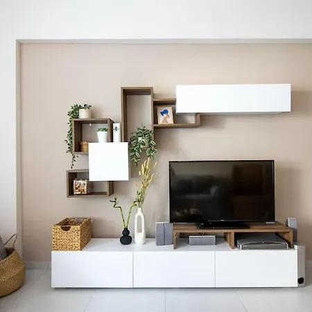 Bright And Natural In Apartment *
